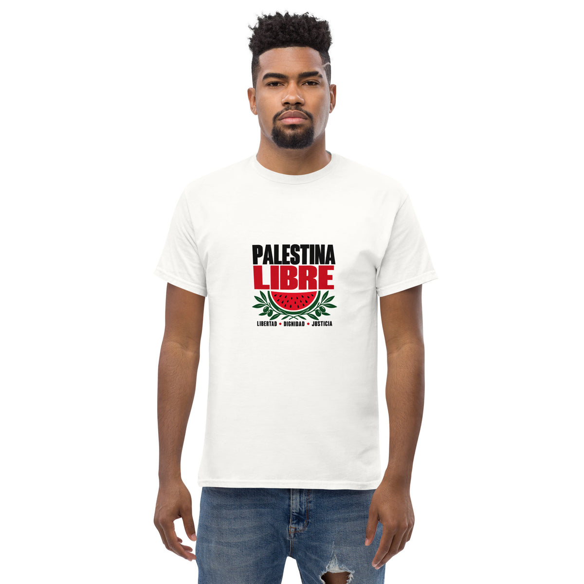 Model wearing the white Palestina Libre Spanish solidarity T-shirt